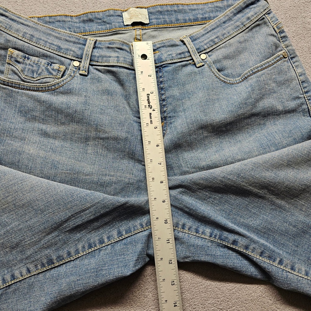 Levi Strauss & Co Denim Bermuda Shorts Womens Light Blue Casual Mid Rise 5421 - Picture 5 of 15